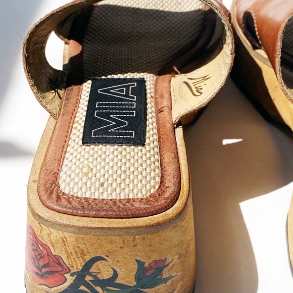 SOLD Vintage 70s "MIA" Brazilian Platform Sandals - Picture 8 of 16